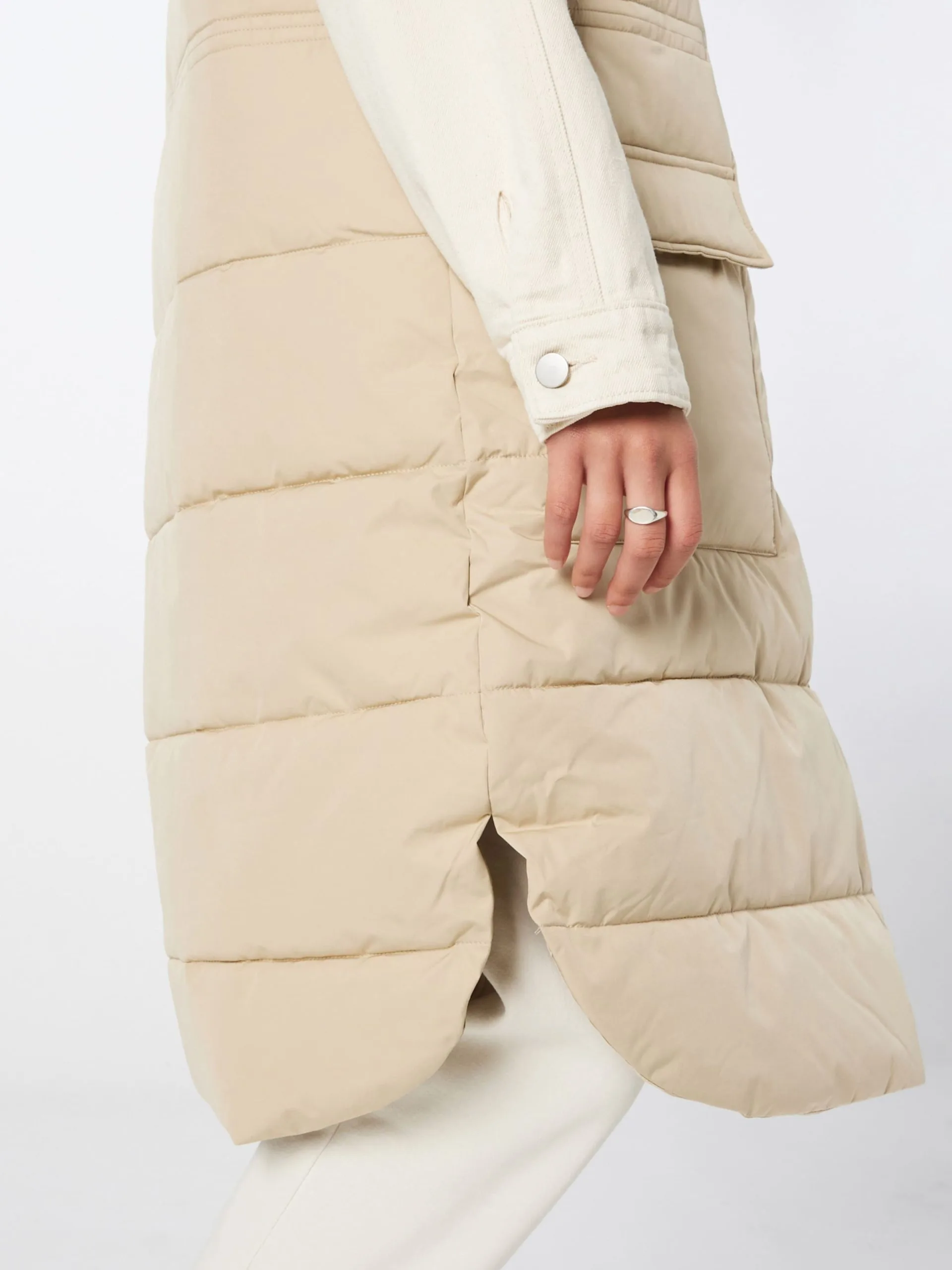 MOSS COPENHAGEN Bodywarmers Bodywarmer Kaysa Pavinaria Dames Taupe 2 MOSS COPENHAGEN Bodywarmers Bodywarmer Kaysa Pavinaria Dames Taupe - Afbeelding 2