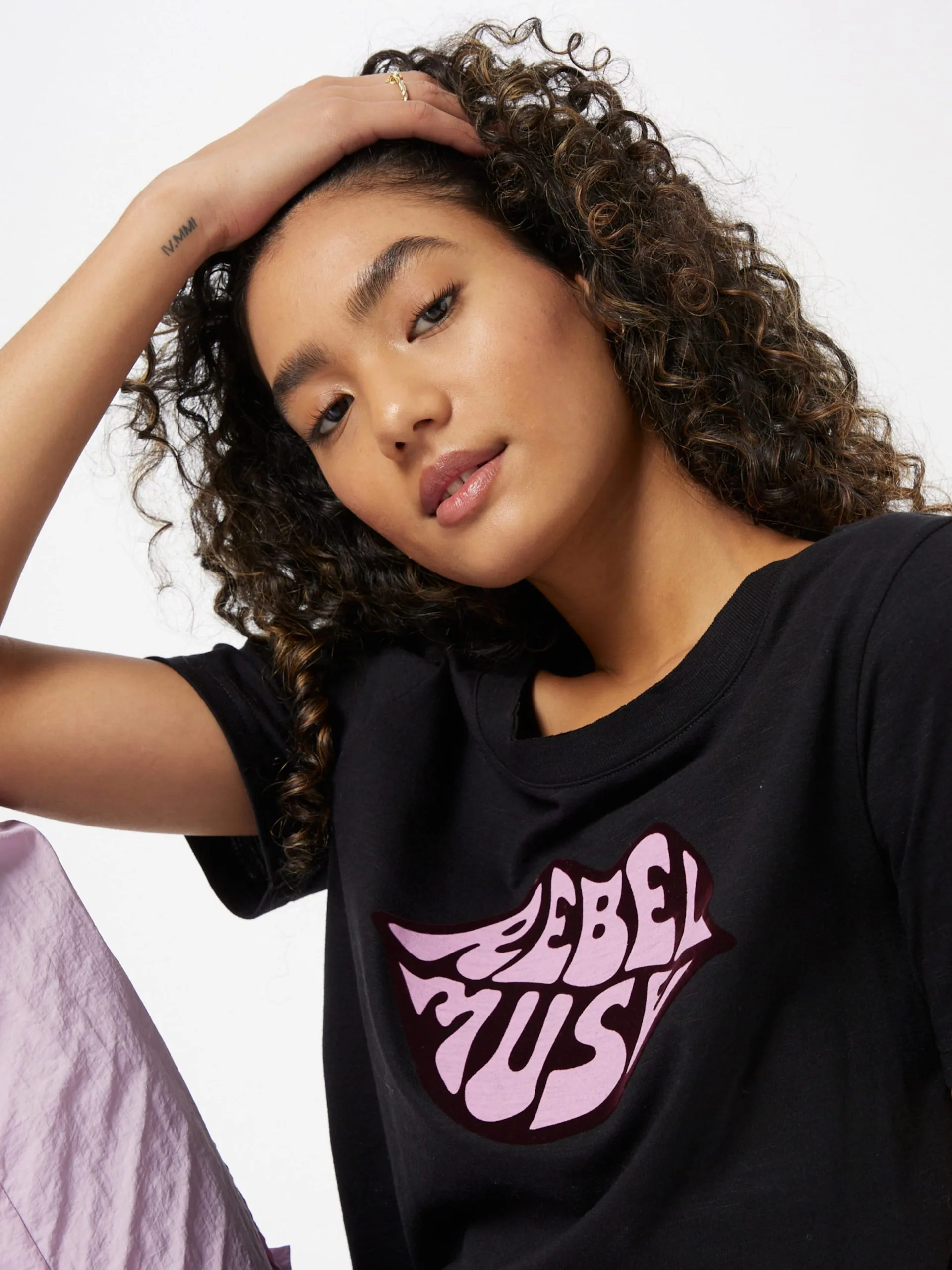 Coster Copenhagen T-shirts Shirt Dames Zwart 2 Coster Copenhagen T-shirts Shirt Dames Zwart - Afbeelding 2