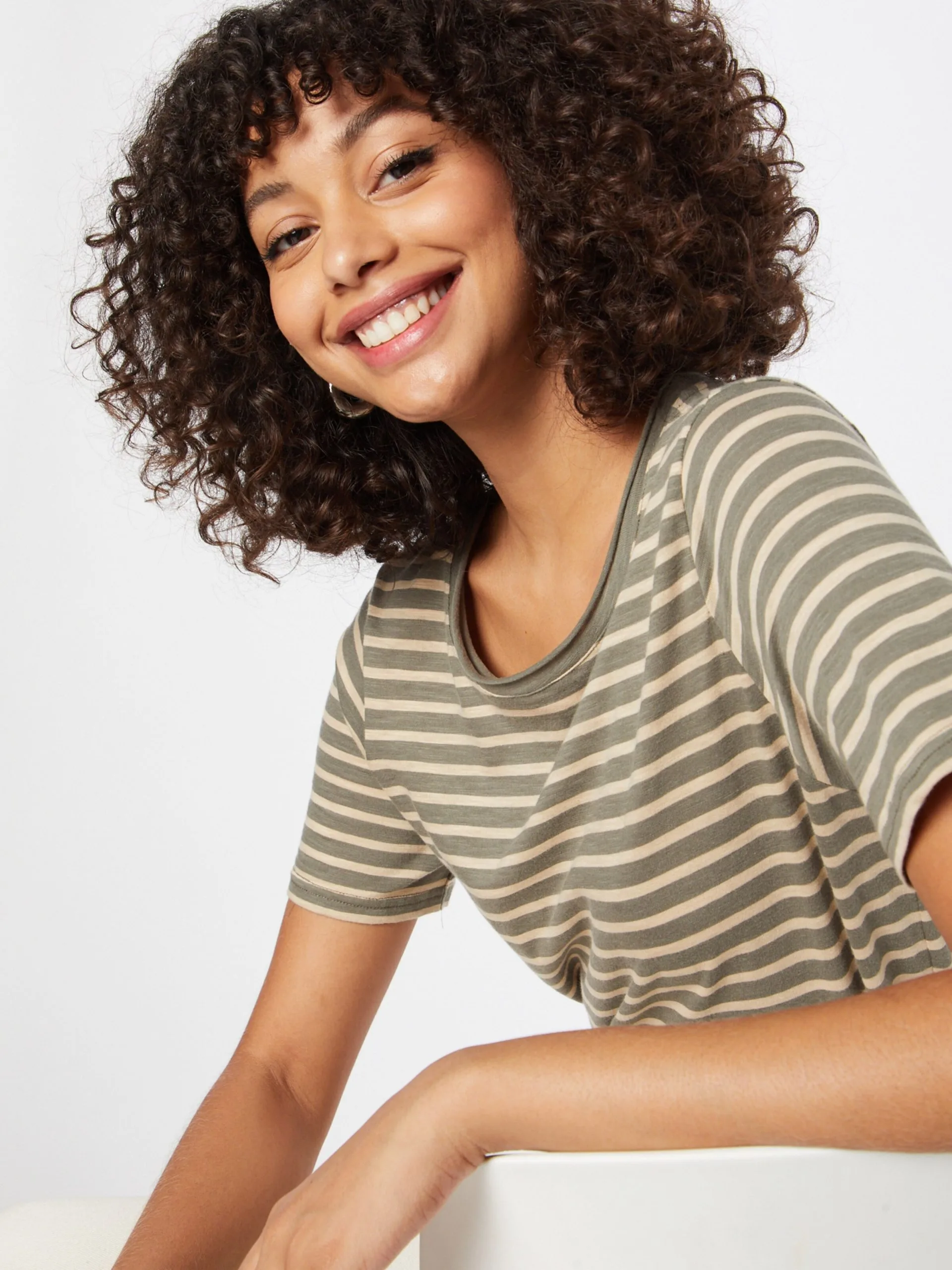 Coster Copenhagen T-shirts Shirt Dames Olijfgroen 2 Coster Copenhagen T-shirts Shirt Dames Olijfgroen - Afbeelding 2